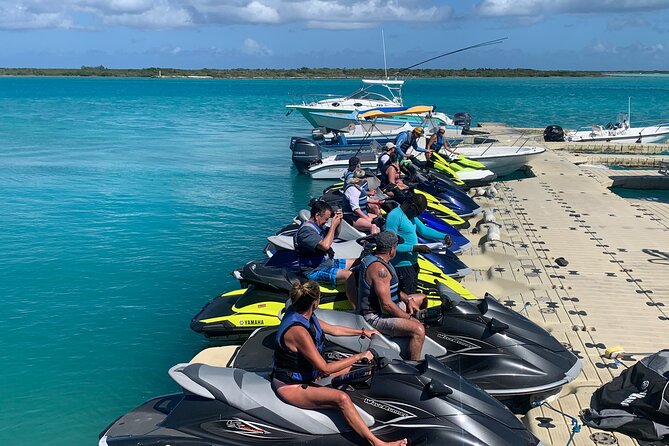 Jet Skiing around La famille ship and smaller pristine cays - Pickup, group size, and practical planning