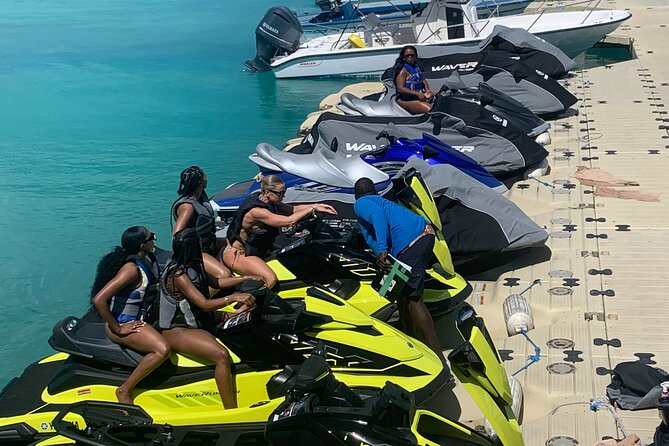 Jet Skiing around La famille ship and smaller pristine cays - Who should book this jet ski tour?