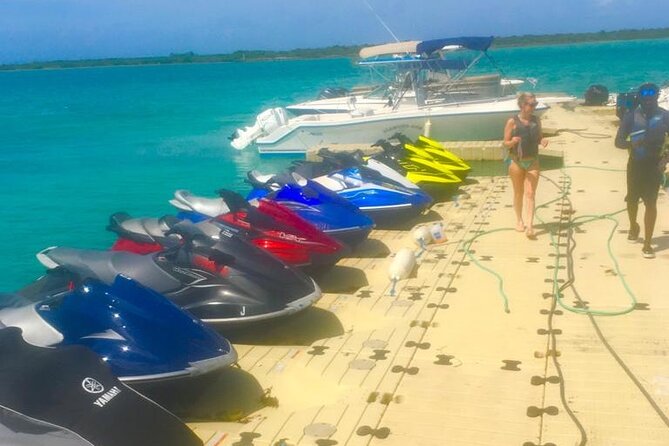 Lunch Seafari to pristine cays, shipwreck and lunch at TIKI BAR - La Famille Express Shipwreck is the standout stop