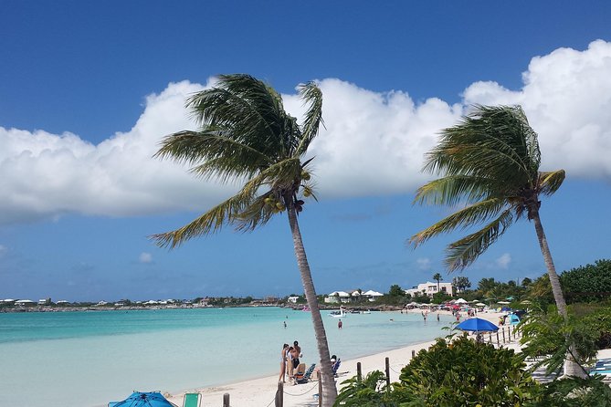 N&G Providenciales Island Tours of Turks and Caicos - The Hole: a natural sinkhole without barriers