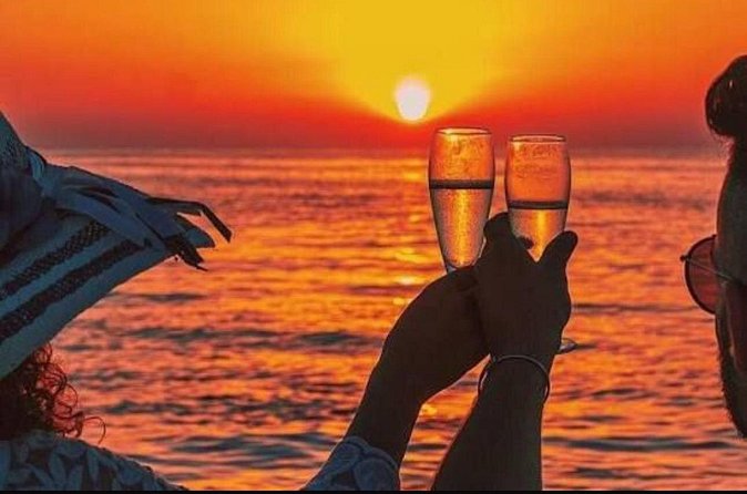 Private 2Hour Champagne Scenic Sunset cruise - Leeward Point and Emerald Point Reef