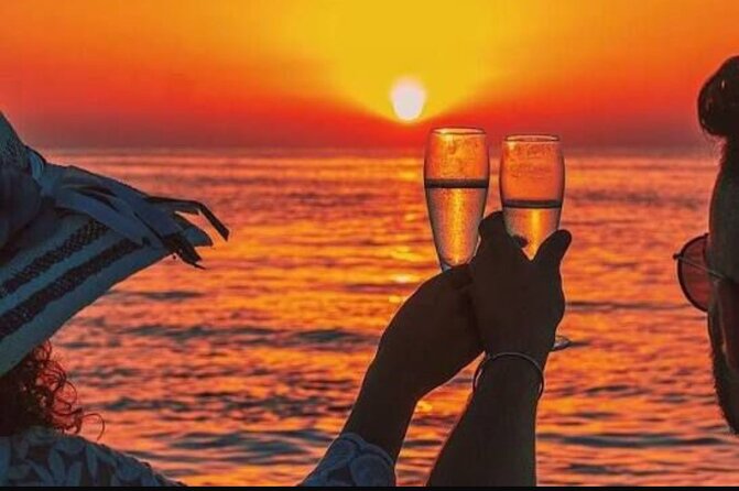 Private 2Hour Champagne Scenic Sunset cruise - 3:30 PM departure and the importance of the clock