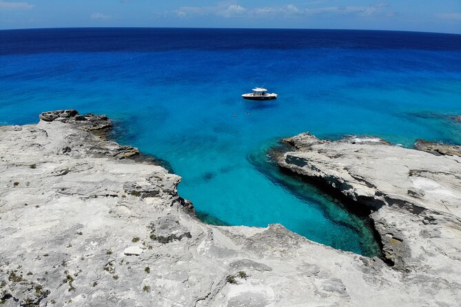 Private and Customizable Half day Boat Experience to Caicos cays - Sweet T, a serious boat for a private outing