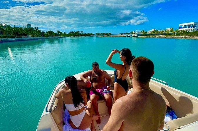 Private Half Day Charter Tour in Turks and Caicos - What the crew adds to the experience