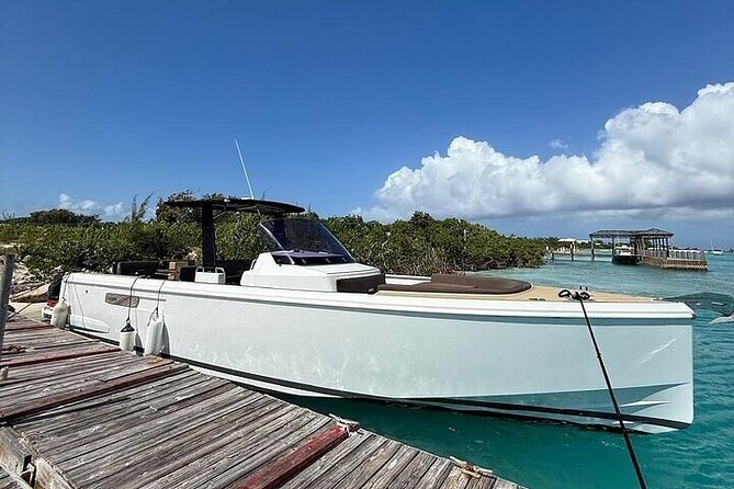 Private Morning Tour Fjord 38 Ben - Pine Cay: swimming and a quiet beach walk