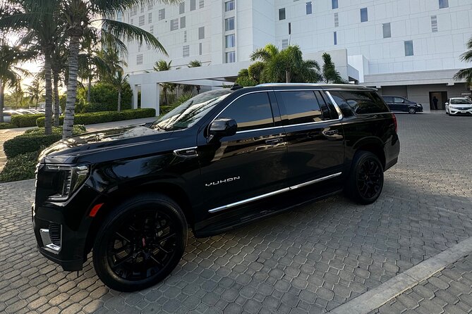 Providenciales International Airport Roundtrip Private Transfer - What the luxury vehicle adds to the experience